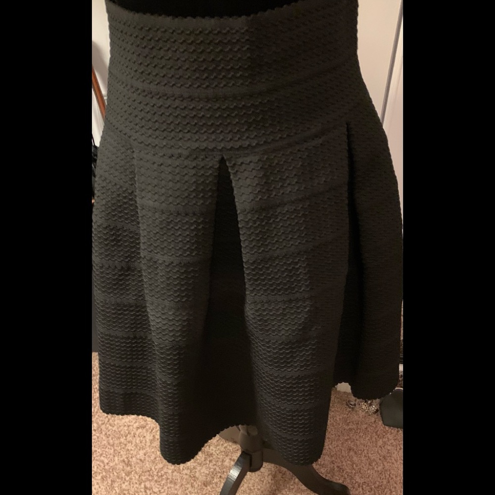 H&M pleated midi skirt in black- new